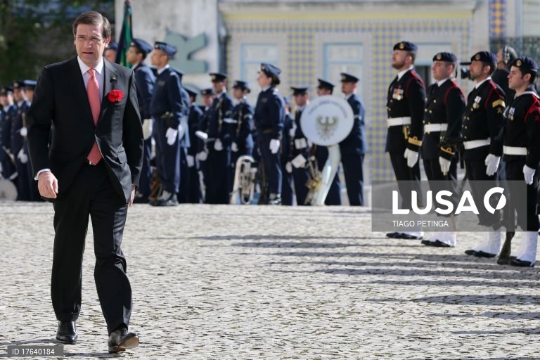 25 Abril: Passos afirma que democracia e liberdade têm de ser regadas todos os dias