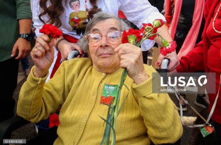 Camara de Lisboa vai descerrar placa de homenagem a Celeste dos Cravos no 25 de Abril